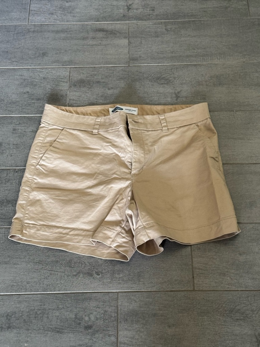 Old Navy Women's Tan Chino Shorts Everyday Mid Rise 5" inseam Size 8